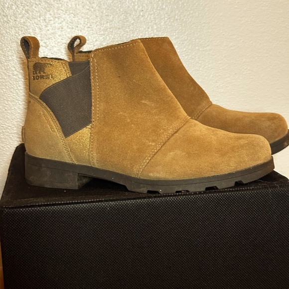 Sorel Emelie Chelsea Boots Beige Brown Suede Stretch Ankle women’s 5 - Picture 2 of 7
